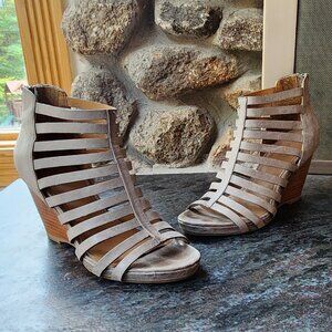 Johnston & Murphy Gray Leather Caged Wedges Size 6.5